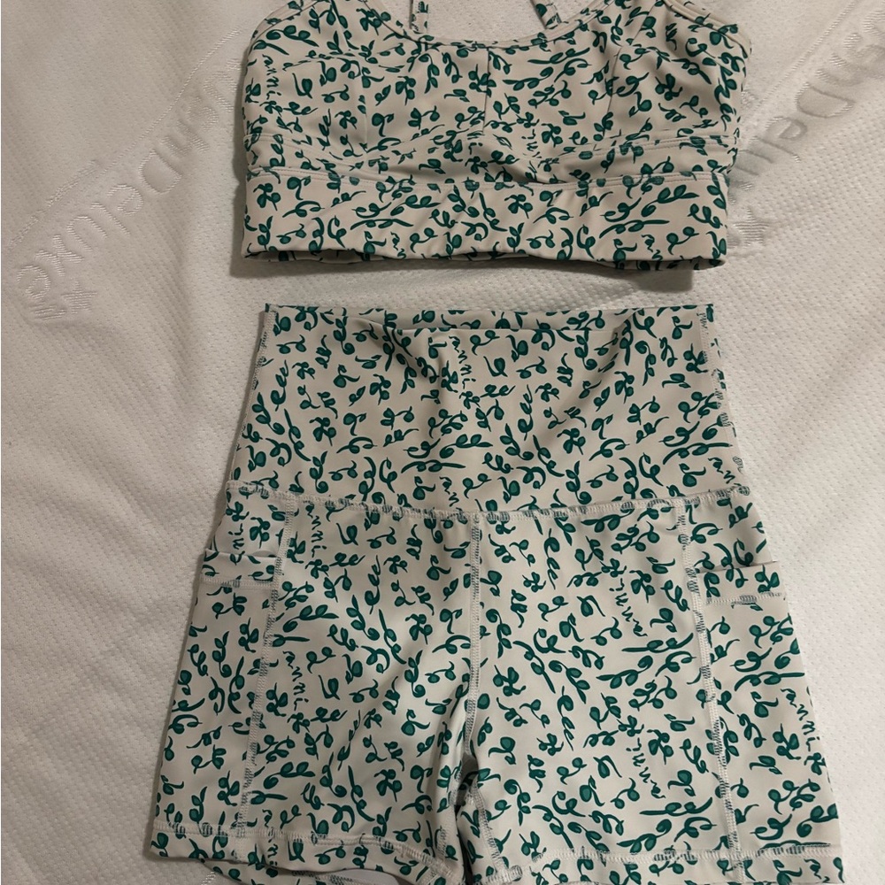 Set- ECHT Green Leaf Print Set xs top s bottoms